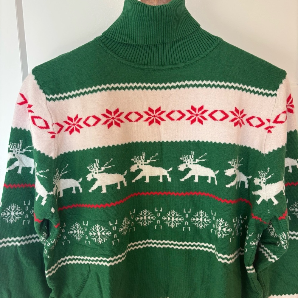 NWOT Women’s Sangtree Festive Green Reindeer Turtleneck - Picture 2 of 6